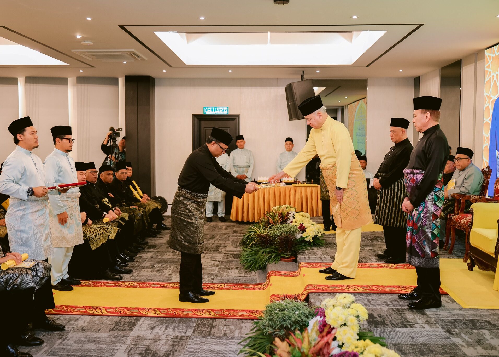 PENYERAHAN ZAKAT PERNIAGAAN BERSAMA DULI YANG MAHA MULIA PADUKA SERI SULTAN PERAK